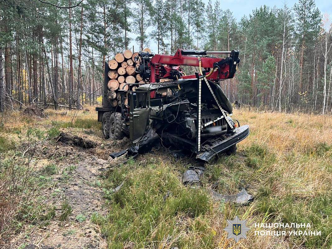 Трагедія на Житомирщині: два авто підірвались на мінах, п’ятеро загиблих