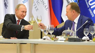 На фото: Маріус Візер із диктатором Путіним.