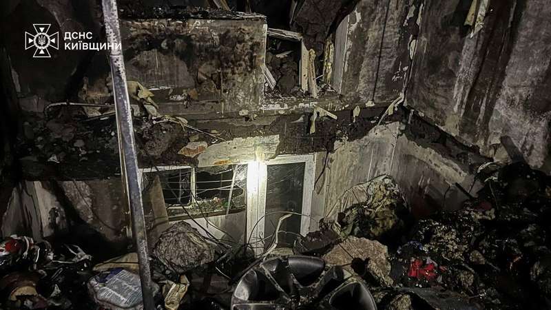 Дрон РФ влучив у багатоповерхівку в Києві: зруйновані кілька поверхів, є жертви