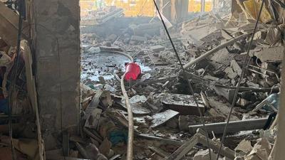 Російський дрон влучив у багатоповерхівку в Одесі: загинув чоловік, є постраждалі